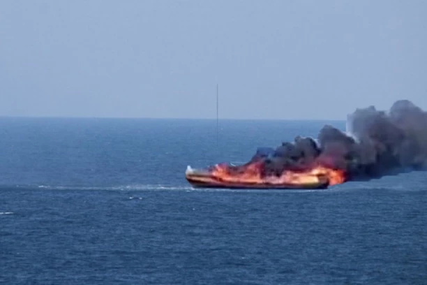 POVREĐENI ŽENA I PETORO DECE: Užas na vodi, sudar barže sa jedrilicom!