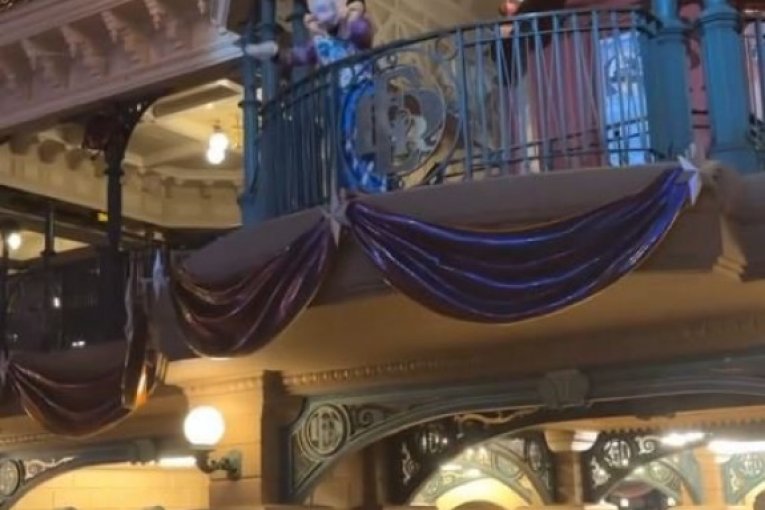 Aleks i Car u Diznilendu