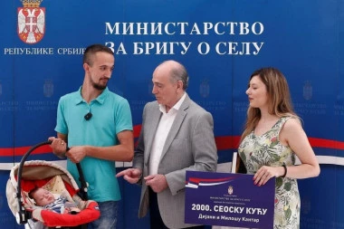 ZAMENILI ZEMUN ZA SELO! KANTAROVI OD DRŽAVE DOBILI KUĆU: Naš Vasa će odrastati u lepoj i čistoj sredini (FOTO)