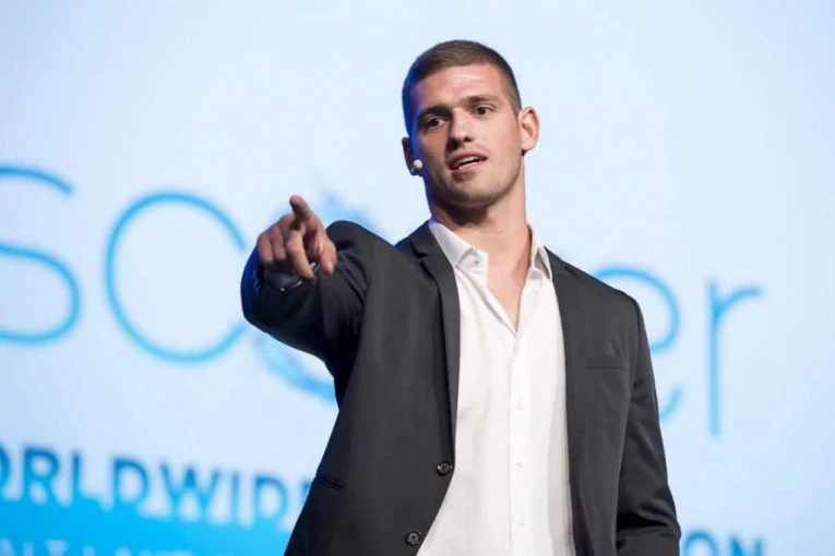 UHAPŠEN NENAD PAGONIS! Kik-bokser PRETUKAO ženu, policija odmah reagovala!