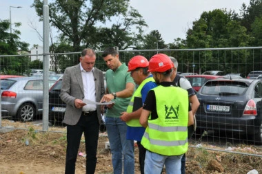 POČELA IZGRADNjA DEČIJEG IGRALIŠTA U ULICI FLORE SENDS!