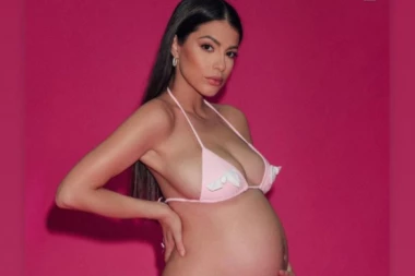 VODITELJKA OBJAVILA PRVU FOTOGRAFIJU ĆERKE: Fanovi ne prestaju da komentarišu, evo na koga podseća beba!