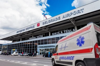 UMRO MUŠKARAC NA AERODROMU ''NIKOLA TESLA'': Izašao iz aviona, pa preminuo!