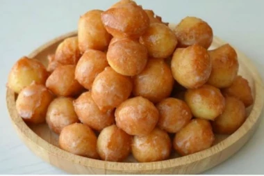 RECEPT ZA MINI KROFNE: Ovo je provereno najbrži način, unutra su mekane kao duša a spolja hrskave! (VIDEO)