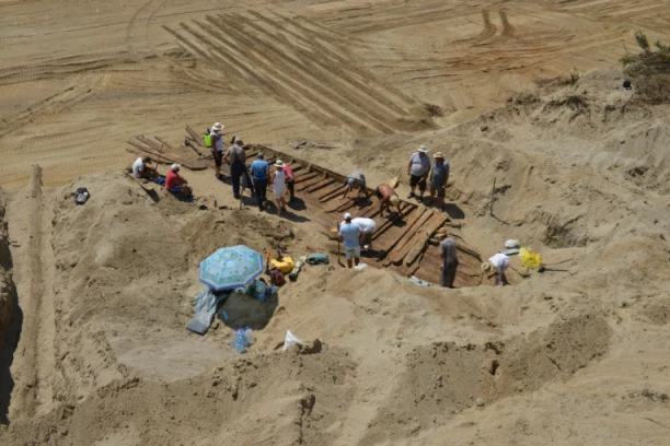 JOŠ JEDNA SENZACIJA NA LOKACIJI VIMINACIJUM Iskopani ostaci DREVNOG RIMSKOG BRODA,  nasukao se na Dunavu pre više od 10 vekova!