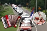 ISKORISTILI TRAGEDIJU ZA SVOJE PRLJAVE POSLOVE, SKOVALI PLAN DA IZBEGNU POLICIJU! Ukradene automobile okićene u koloni odvozili do granice, svoju ulogu imali i MLADENCI!(VIDEO)