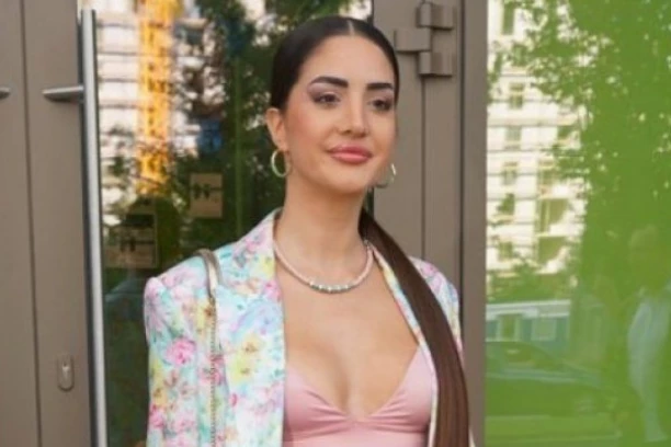 ANĐELA ĐURIČIĆ UHVAĆENA SA OVIM POZNATIM MACANOM! Procurila intimna fotografija iz telefona! (FOTO)