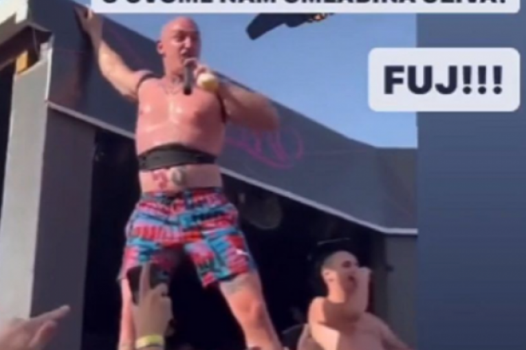 Desingerica i Pljugica na nastupu