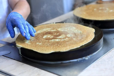 ORIGINALAN RECEPT ZA PALAČINKE IZ POSLASTIČARNICE: Sve vreme smo bili u zabludi da su ključni sastojci