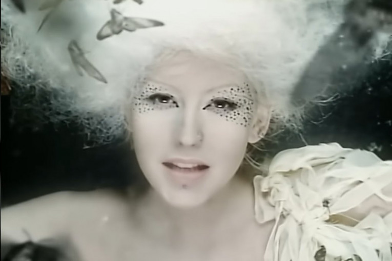 Christina Aguilera - Fighter