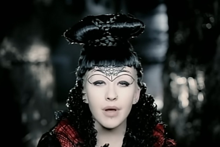 Christina Aguilera - Fighter