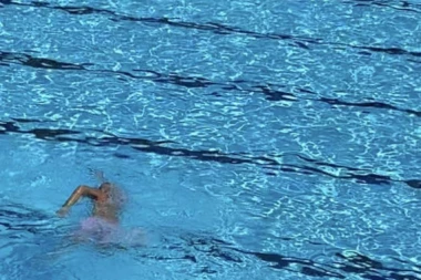 HOROR NA POZNATOM BAZENU! Mladić (32) plutao bez svesti, nije mu bilo spasa!