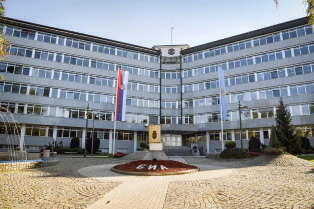 VOJSKA HTELA PRAGAMA DA SRUŠI ZGRADU BIA: Novi detalji najdramatičnije akcije iz vremena 5. oktobra