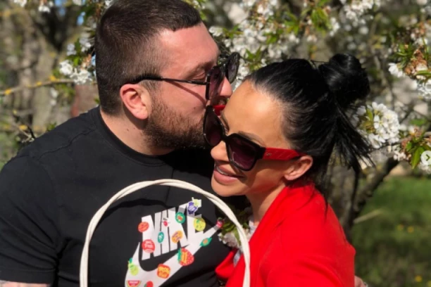 MLADEN ČEKA JELENU IZ PORODILIŠTA, PA PRAVE SINA: Odmah se raspitao i dobio recept za muško dete!