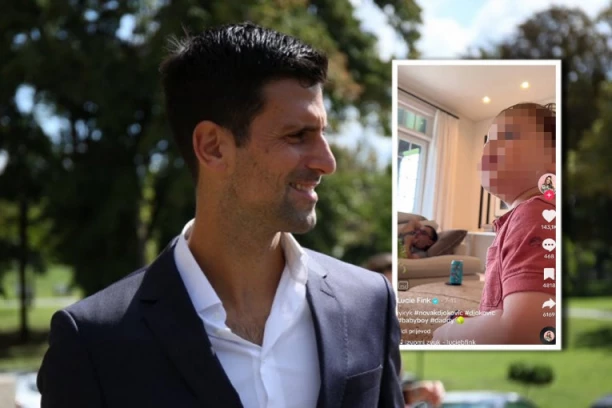 KADA VIDI NOVAKA SAMO PONAVLJA "TATA, TATA": Preslatka beba meša oca sa našim teniserom, neverovatno koliko liče (FOTO)