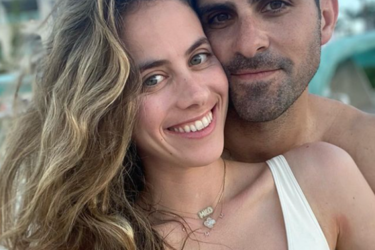 Lusi i suprug zagrljeni