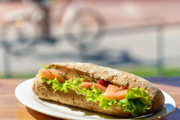 TAMARA GLAVOM PLATILA "NAJZDRAVIJI SENDVIČ NA SVETU"! Poverovala reklami pa umrla od trovanja