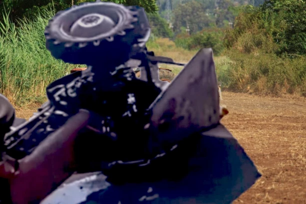 POGINUO MUŠKARAC: Prevrnuo se traktor u selu kod Uba - nesrećnom čoveku nije bilo spasa!