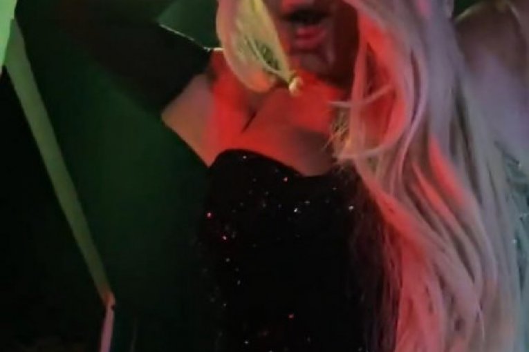 Dara Bubamara, nastup