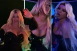 PEVAČICA "ODVALJENA OD ŽIVOTA!" Dara Bubamara se teturala po sceni, pa unosila fanovima u lice!