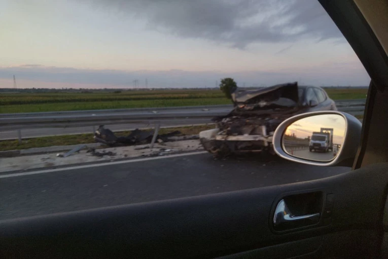 TEŽAK UDES NA AUTO-PUTU "MILOŠ VELIKI": Dva automobila potpuno uništena - Hitna pomoć i policija na licu mesta (FOTO)