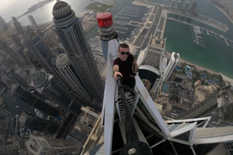 KOŠTALO GA ŽIVOTA OVAJ PUT! Poginuo muškarac koji se peo na najviše zgrade na svetu, stradao na JEZIVOJ VISINI - KAMERA pronađena pored beživotnog tela (FOTO)