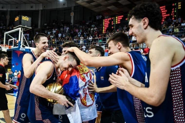 PRE NEGO ŠTO KRENE PRISVAJANJE ZASLUGA... Sa Malog Kalemegdana ZAGRMELI: Čestitamo "orlićima", mi smo za srpsku košarku UVEK TU!