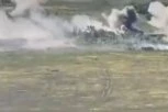 RUSKI TENK UNIŠTIO ČETU ZA DVA MINUTA:  Izgorela dva leoparda 2 i osam bredlija (VIDEO)