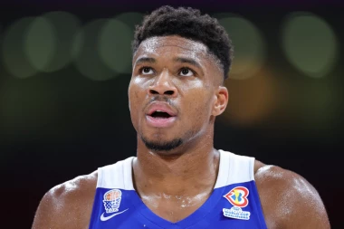 ŠOK! NE IGRA JANIS ADETOKUMBO!