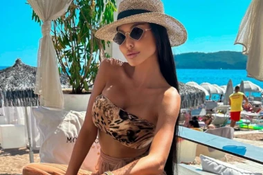 PAPARACO SNIMAK RAZUZDANE MAJE MARINKOVIĆ: Uhvaćena sa grupom momaka, ne zna gde će pre!