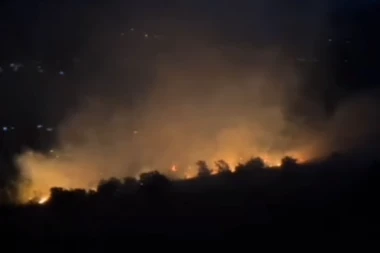 CRNA GORA U PLAMENU! Buknuo požar većih razmera kod Podgorice - vatrogasci vode borbu sa vatrenom stihijom (VIDEO)