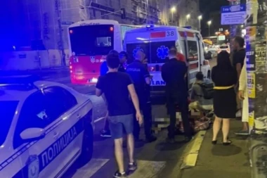 DOSTAVLJAČ NA ELEKTRIČNOM BICIKLU U PUNOJ BRZINI SE ZAKUCAO U PEŠAKA! Teška nesreća na Zelenom vencu! ČOVEK U TEŠKOM STANJU! (FOTO)