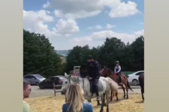 Novak Đoković jaše konja na Durmitoru