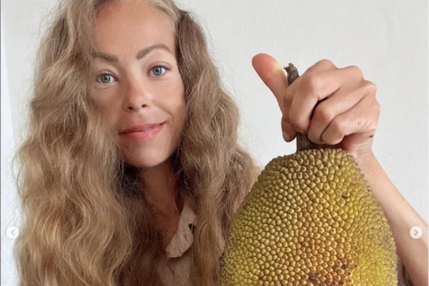 POZNATA INFLUENSERKA PREMINULA OD IZGLADNJIVANJA: Izgledala je kao STARICA nakon što je provela deset godina na strogoj VEGANSKOJ dijeti!