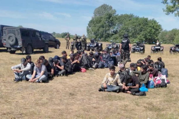 PRIPADNICI MUP ZAPLENILI VEĆU KOLIČINU ORUŽJA I MUNICIJE! Završena velika akcija policije u Subotici: LOCIRANO VIŠE OD 200 MIGRANATA!