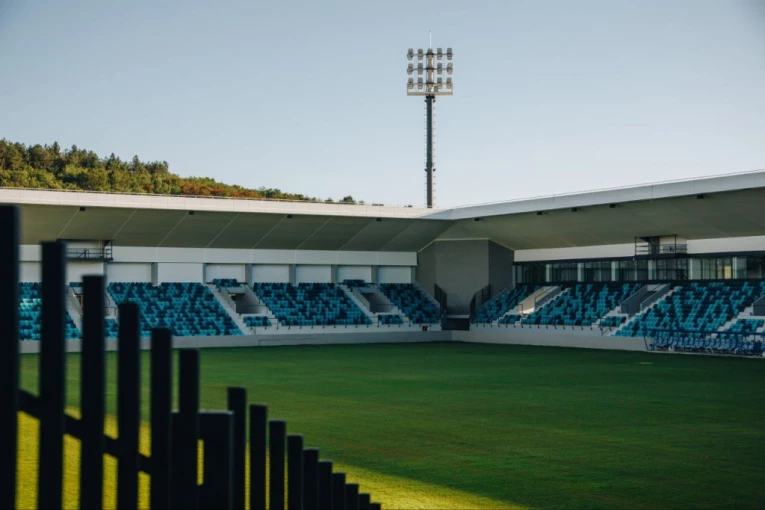 LESKOVAC, LOZNICA I ZAJEČAR ĆE GLEDATI SUPERLIGAŠKI FUDBAL: Odluka je doneta - elitni rang na "Dubočici", "Lagatoru" i "Kraljevici"!