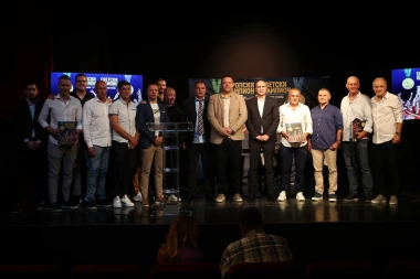 DESET GODINA OD EVROPSKE TITULE: Svečanost u gradu fudbalskih legendi, OVACIJE i zastave u Domu kulture u Ubu! (FOTO)