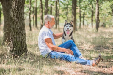 ŠETAO JE PSA KADA JE OSETIO BOLOVE U STOPALU: Ni slutio nije da to može da bude znak smrtonosnog karcinoma! (FOTO)