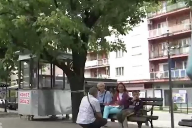 PRIČA O HUMANOSTI DOBILA NEOČEKIVANI OBRT: Skupili novac za omiljenog prodavca kokica kome je oluja odnela kiosk, on im se odužio na NAJLEPŠI način!