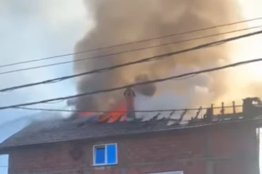 POŽAR U NOVOM PAZARU! Vatrena stihija ''guta'' kuću! (VIDEO)