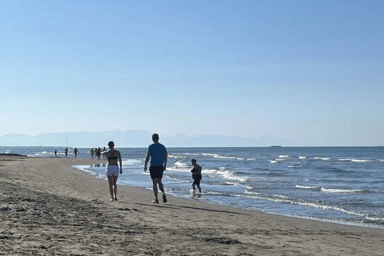MORSKO ČUDOVIŠTE ILI SIRENA? Misteriozno stvorenje na plaži u Maleziji zbunilo stručnjake!