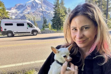 PRODALA JE KUĆU KAKO BI SE CELA IZOPERISALA: "Botoks mi nije pomogao, OVO je bio jedini način da se podmladim, prezadovoljna sam"