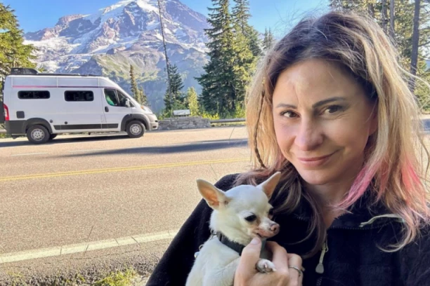 PRODALA JE KUĆU KAKO BI SE CELA IZOPERISALA: "Botoks mi nije pomogao, OVO je bio jedini način da se podmladim, prezadovoljna sam"