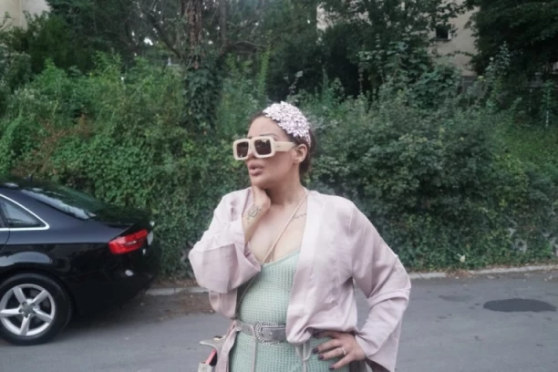 ANA NIKOLIĆ U DUGOVIMA DO GUŠE?! Pevačica dva puta pozajmila novac, sad se krije od nekoliko saradnika! Treba da vrati pola miliona evra!