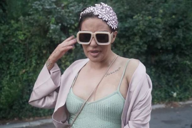 ANA NIKOLIĆ ZAVRŠILA U MANASTIRU: Pevačica stavila maramu na glavu, pa pronašla SPAS U MOLITVI!