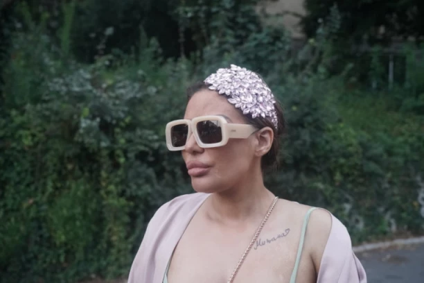 PRVO POJAVLJIVANJE NAKON OTKAZIVANJA KONCERTA! Ana Nikolić stigla na Tarin rođendan: Učiniću sve da ne krene mojim stopama!