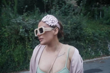 OVO JE MAJKA ANE NIKOLIĆ! Godine joj ne mogu ništa, ovako izgleda u SEDMOJ DECENIJI!