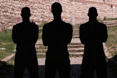 ROMANTIČARI POSTALI I MANEKENI: Slavni klub predstavio novu sportsku opremu - prestonica obojena u plavo-belo! (FOTO GALERIJA, VIDEO)