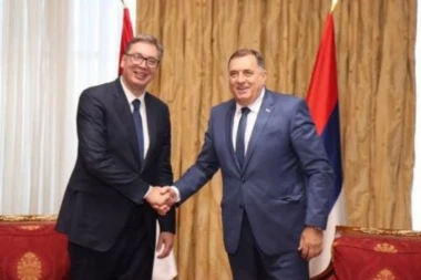 DAN SEĆANJA NA OLUJU: Dodik priredio svečani doček Vučiću ispred Vlade Republike Srpske (FOTO)