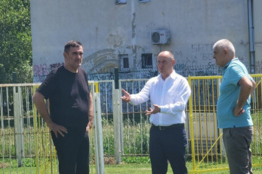 UOČI STARTA NOVE SEZONE: Gradonačelnik posetio crveno-bele - u planu su radovi na poboljšanju infrastrukturnih uslova na stadionu!